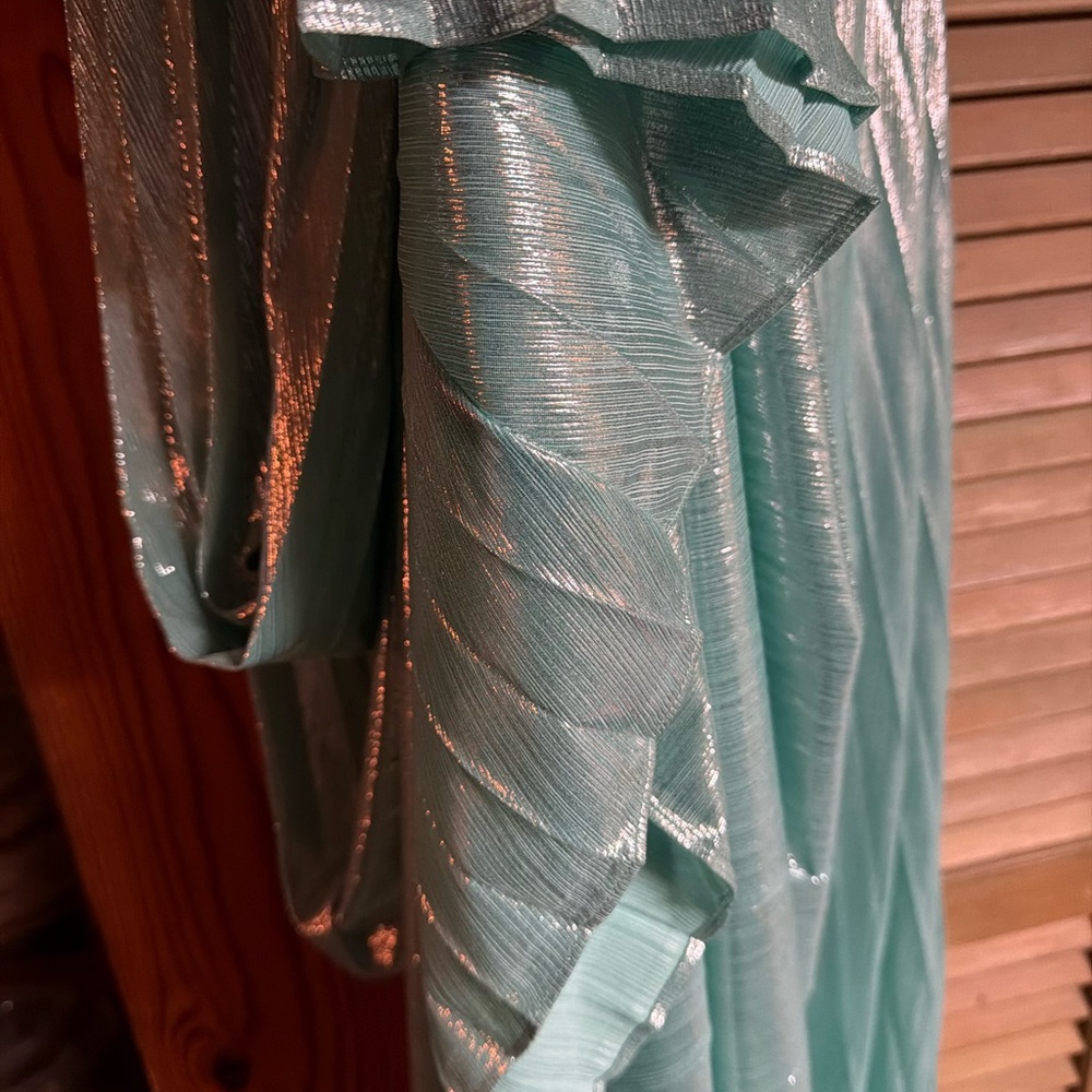Elegant One-Shoulder Metallic Gown - Picture 6 of 6